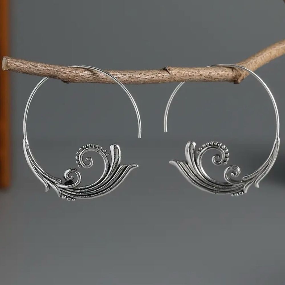Exquisite Hoop Earrings NWT